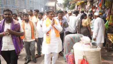 Photo of दिलीप धोत्रे यांना विधानसभेत पाठवण्याचा मंदिर परिसरातील नागरिकांचा निर्धार